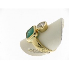 Anello oro giallo 18kt con smeraldo e diamante ct 0,75 colore H purezza VVS2